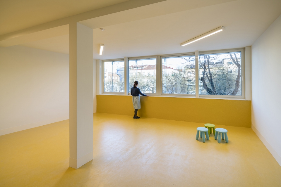 ▼教室，classroom